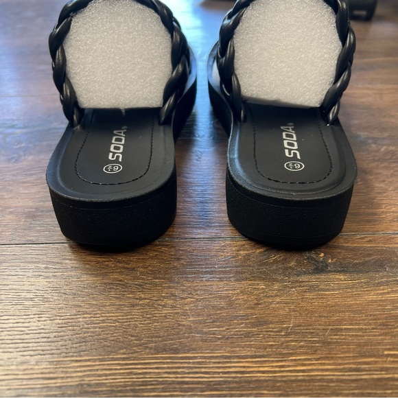 🆕 SODA slip on braided sandal SZ 6.5 - Picture 4 of 4